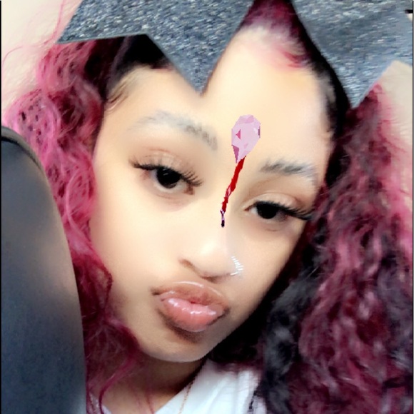 curlyheadelle